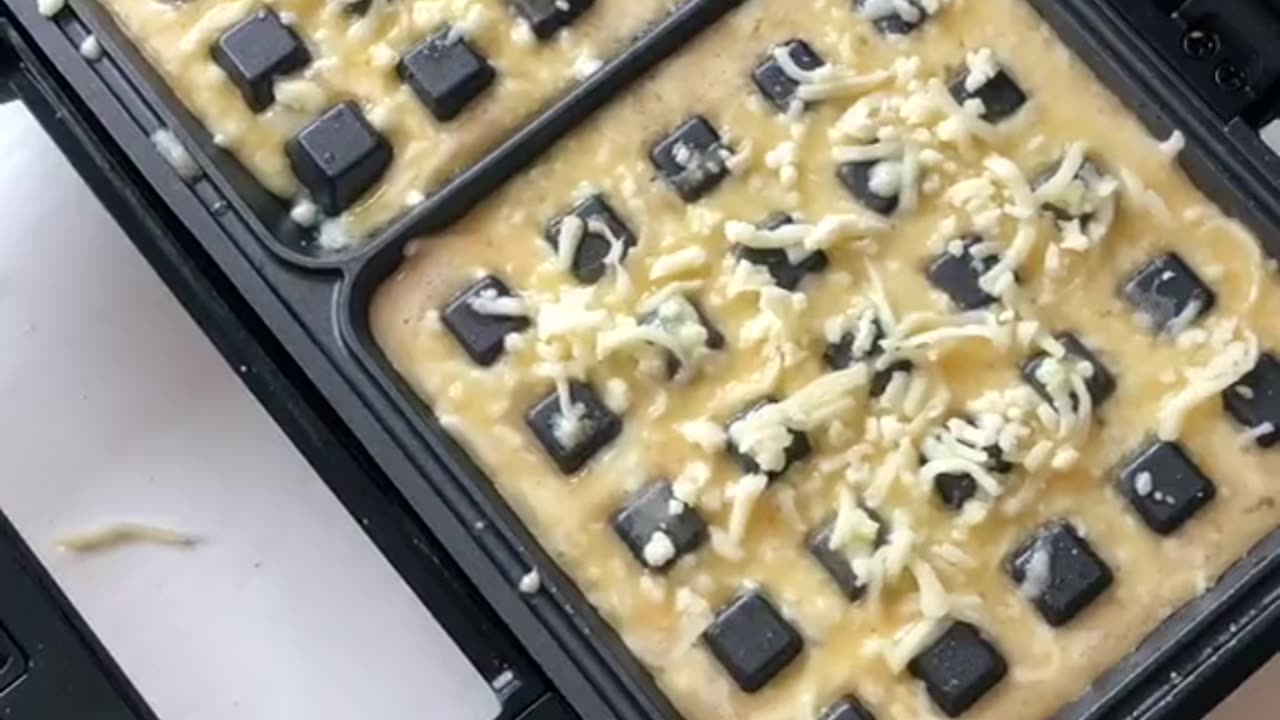 KETO CHAFFLE SANDWICH
