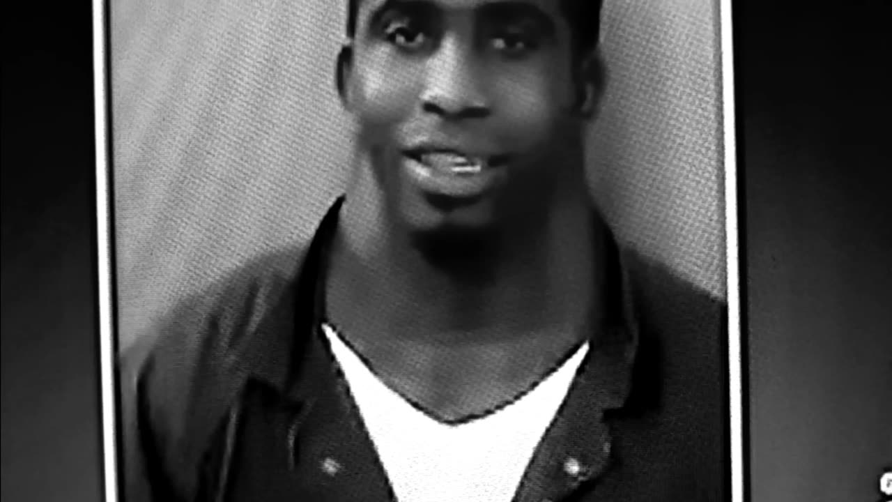 Legendary meme: news girl laughs at Mr.neck