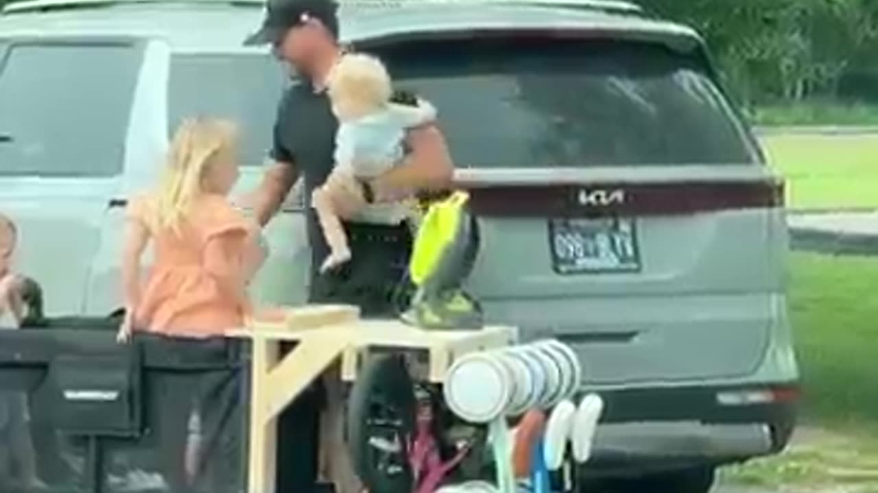 Triplet dad solves problem with the park!