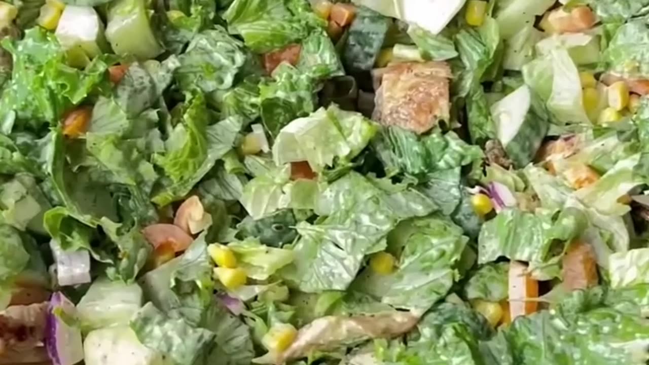 🥗 Fresh & Flavorful Chicken Avocado Salad 🥑🍗