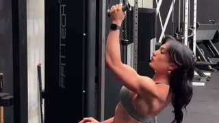 Single-Arm Lat Pulldown Exercise