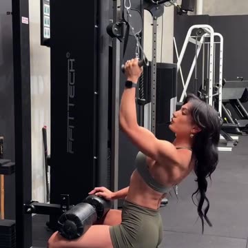 Single-Arm Lat Pulldown Exercise