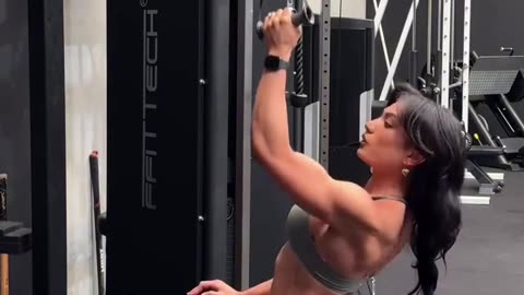 Single-Arm Lat Pulldown Exercise