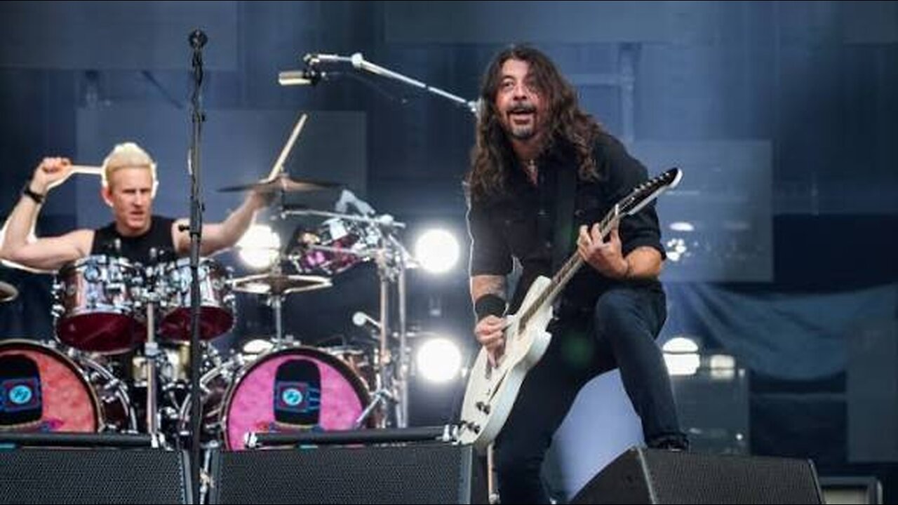TIMES LIKE THESE ~ THE FOO FIGHTERS ( LIVE )