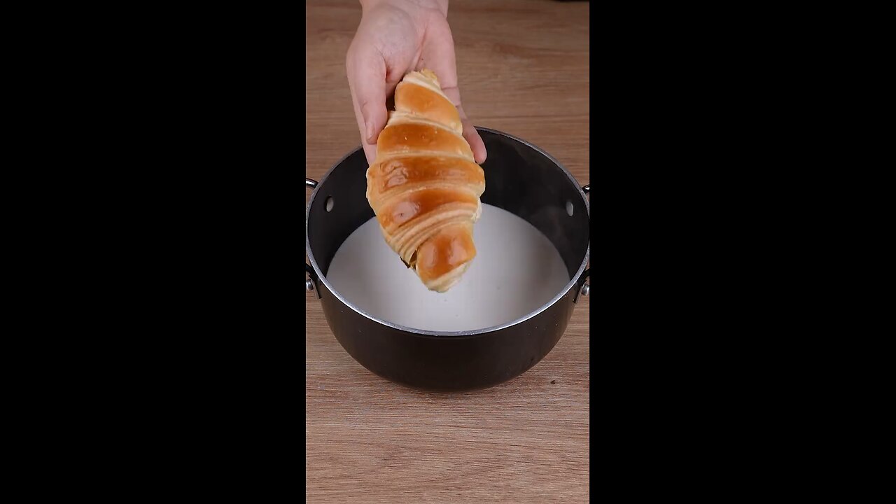 Everyone is making croissant like this, after seeing this genius idea