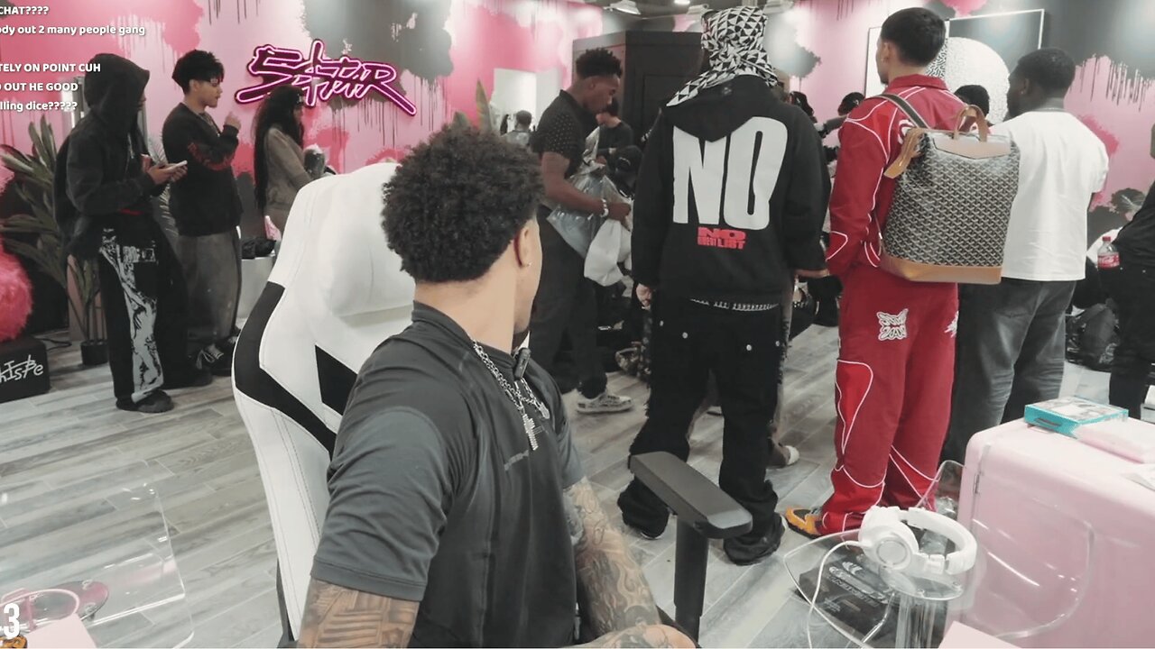 PlaqueBoyMax Keeps Streaming as Floyd Mayweather’s Son Suffers Seizure On Camera