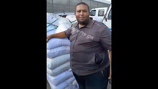 More Signs Of "Hunger" In Gaza: Super Skinny Gazan Selling Sugar After Looting It From UN Aid Trucks