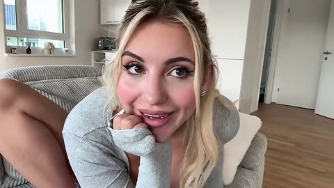 Vansessy Sexy Hot Beauty Model Just Chatting Late Night Vibes Brings Chill & Flirty