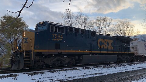 Lone CSX Engine 7564 pulls freight at a Good Rate