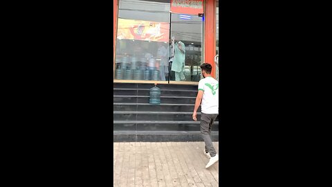 Funny reel🤣#funny 🤣#comedy 🎭#publicprank #shortreels #funnymoments #funnyvideos #viralvideos 🤣🤣