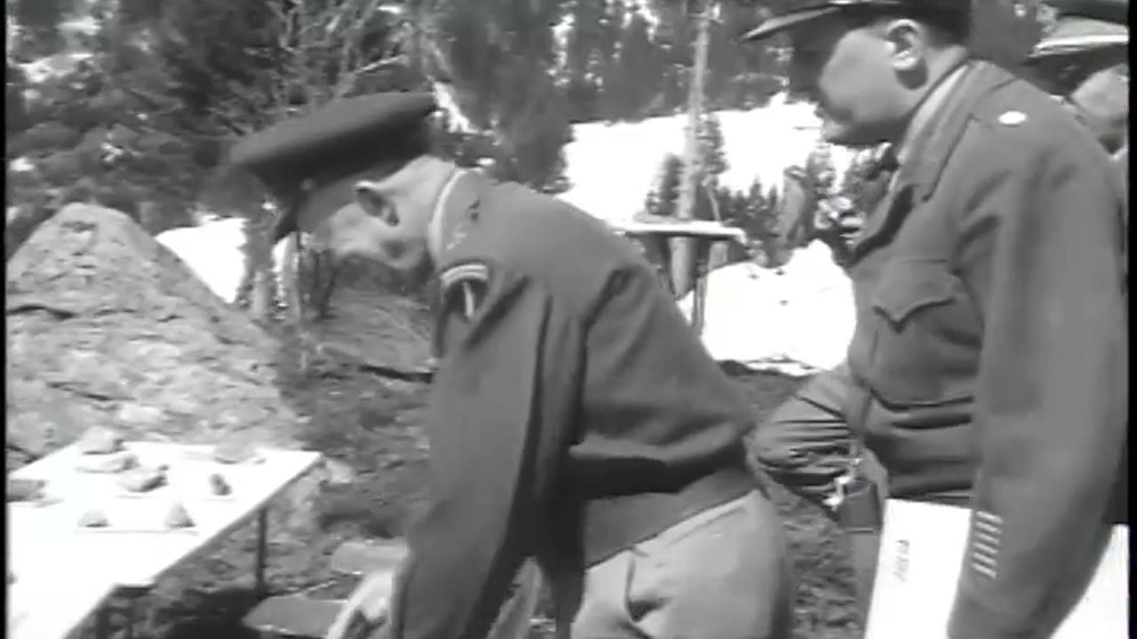 GEN. OF THE ARMY DW... - GEN. OF THE ARMY DWIGHT D. EISENHOWER INSPECTS ITALIAN ALPIN - 111-adc-8808
