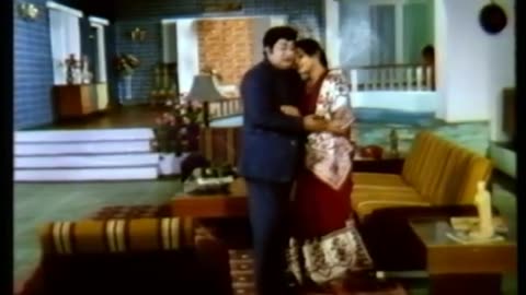 Maadi Veettu Ezhai 1981 5