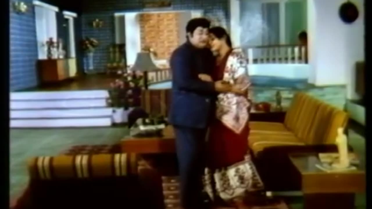 Maadi Veettu Ezhai 1981 5