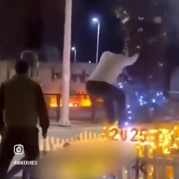 Muslims destroy Christmas tree