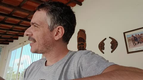 O Fernando me enviou 77 vídeos antigos do canal. Vou postar todos eles aqui.