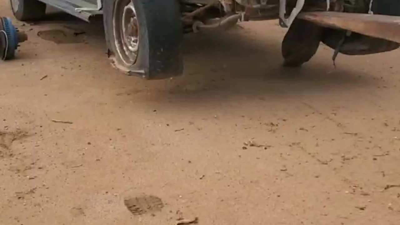 092125 RANCH EXPERIMENTS 86 Chevy Suburban tear down PART 1