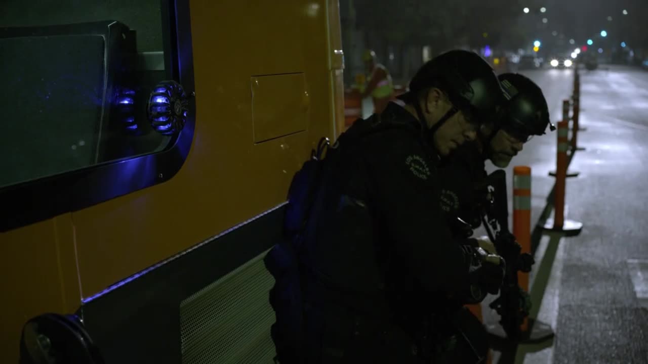 Nude video celebs »S.W.A.T. - The Bus Arrest (S1E18)