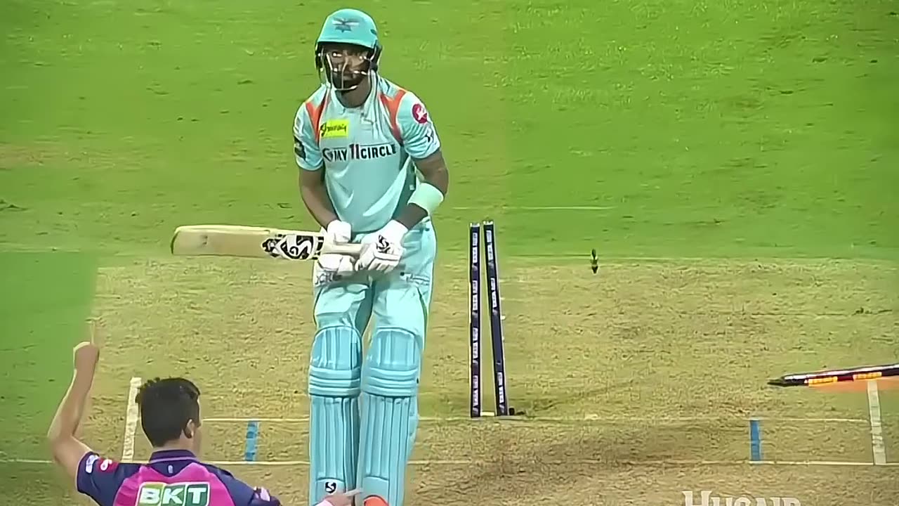 The art of left arm bolling 😎