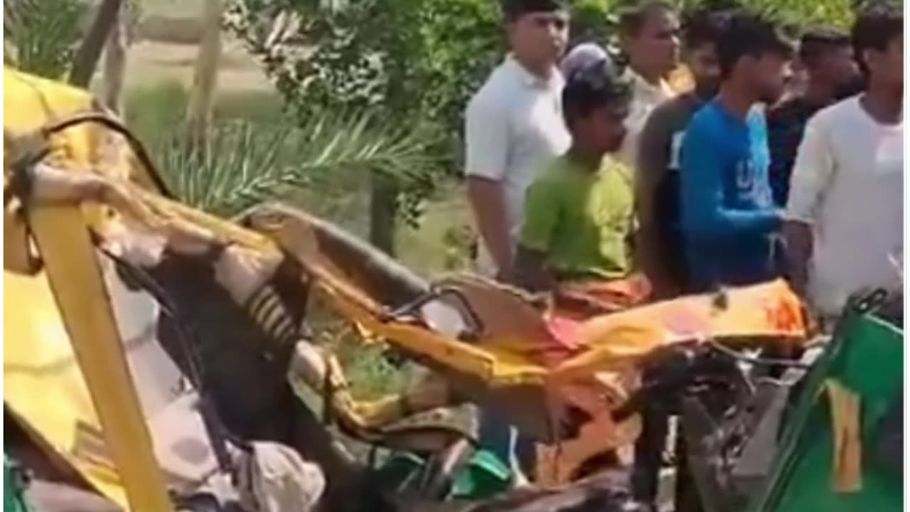 Tragedy in UP: A dumper hit an auto in Hardoi, killing 6.