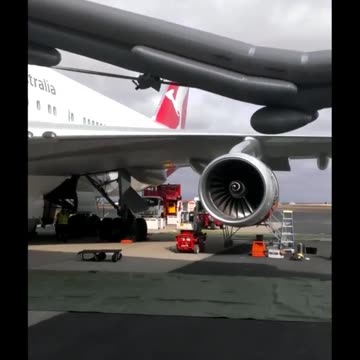 Massive #B747 Qantas Escape Slide Shooting Open #Aviation #Fly #AeroArduino