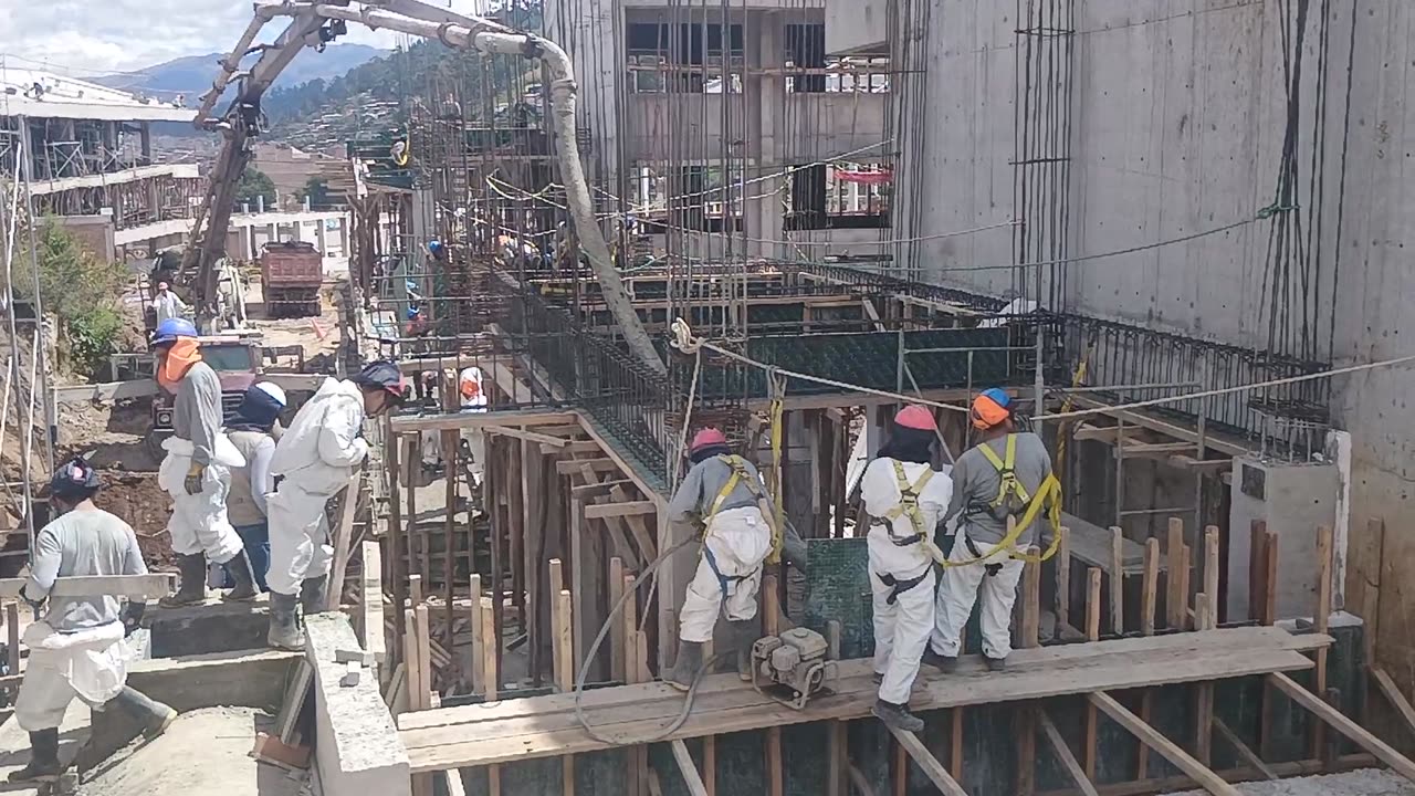 Vaciado de concreto con bomba pluma