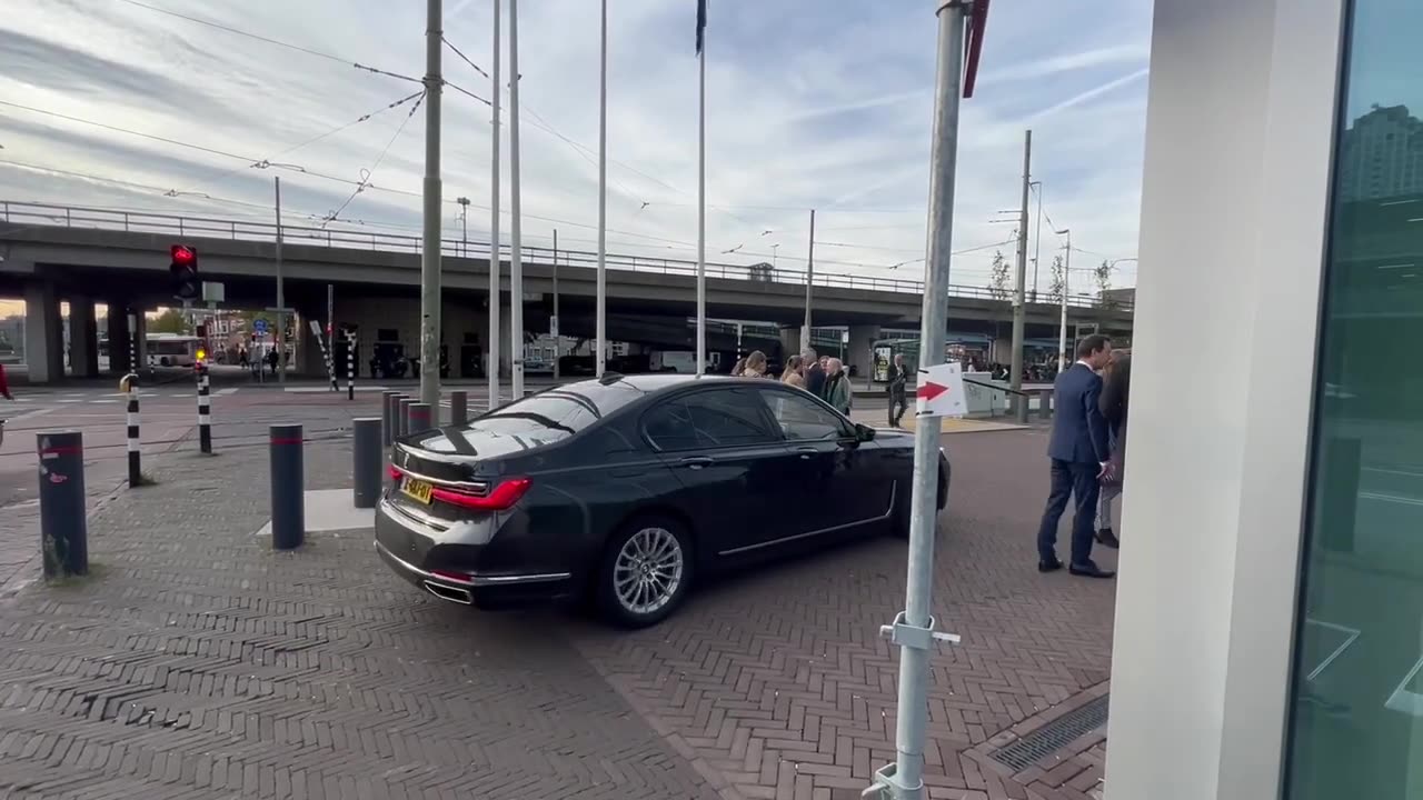 Politie scant DENSO QR code met gebruik van MEOS app