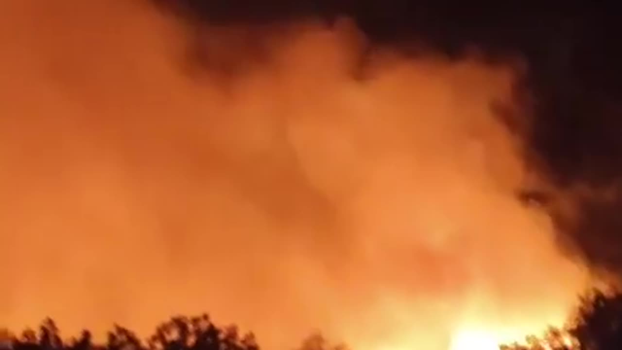 🔥🚨 “Apocalypse in Spain: Giant Forest Fire ENGULFS Extremadura – Shocking Real Footage!” 🌍😱