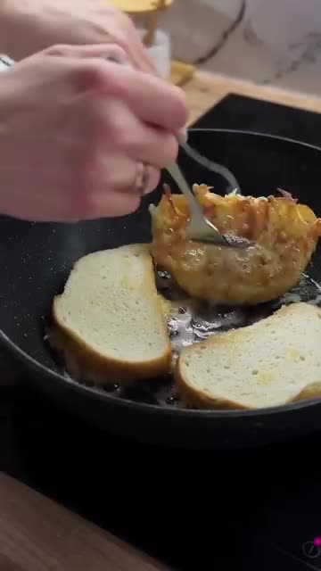 Sandwich with fried potatoes