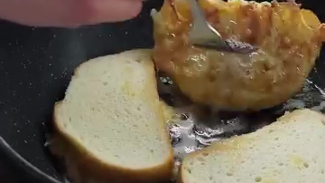 Sandwich with fried potatoes