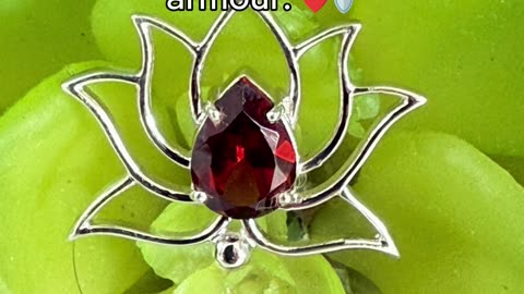 🔺 Garnet wasn’t always just admired for its beauty?⁣⁣ #crystals #crystal #crystaljewellery