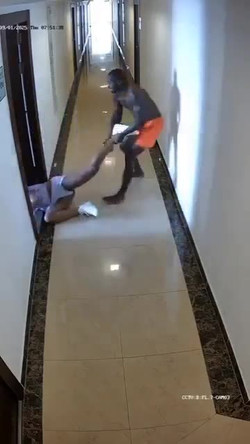 Black Woman Tries to Stab Boyfriend to Death Because He Tried to Break up with Her!