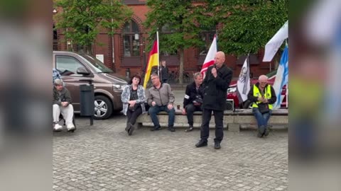 Greifswald - Jens eröffnet die Kundgebung 02-06-2025