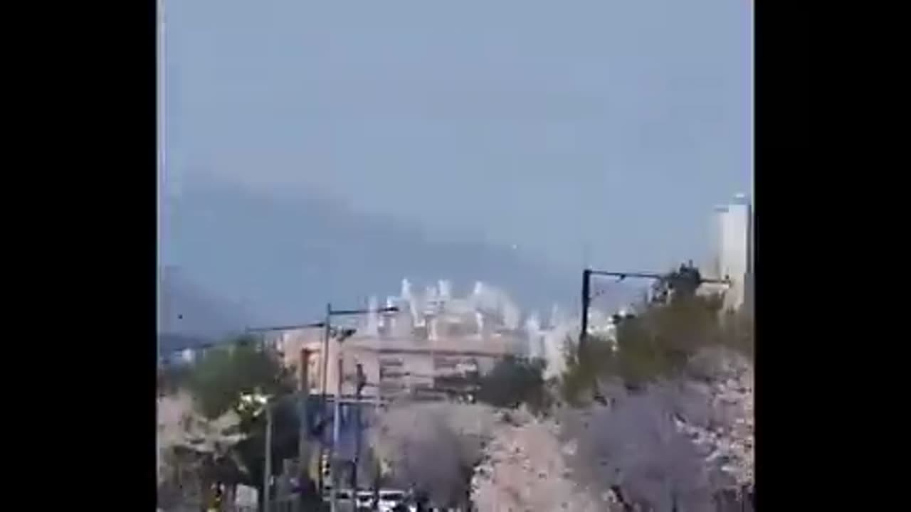 👽 DeuxOvnis dans le ciel… Pas de bruit. Pas de trajectoire claire...