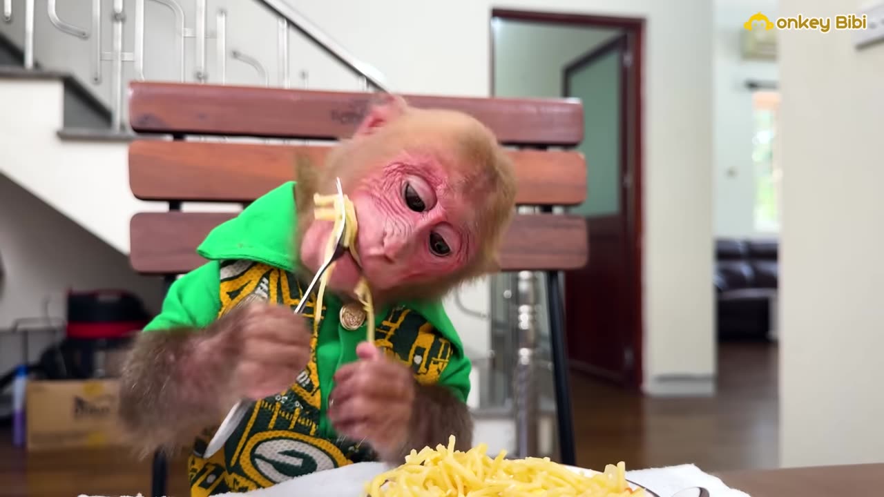 Bibi and the monkey baby enjoy delicious noodles cooked by Mom!