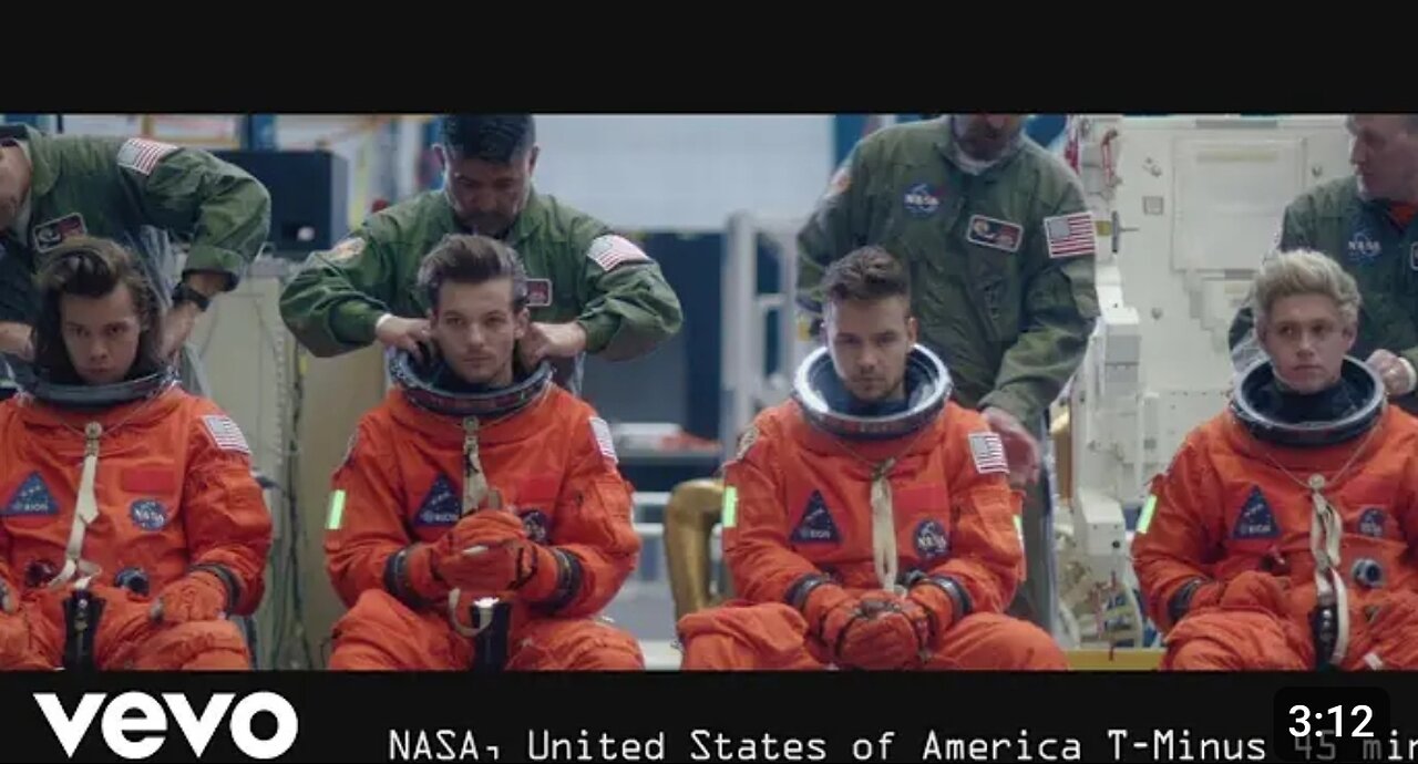 One Direction - Drag Me Down (Official Video)