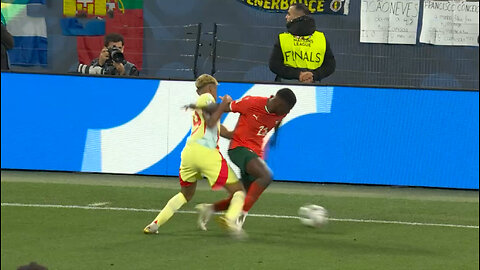 Nuno Mendes vs Lamine Yamal