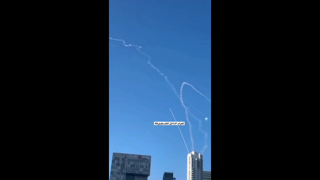 A Palestinian documented the full scenes of the fall of a missiles in Ramat Gan, Tel Aviv district.