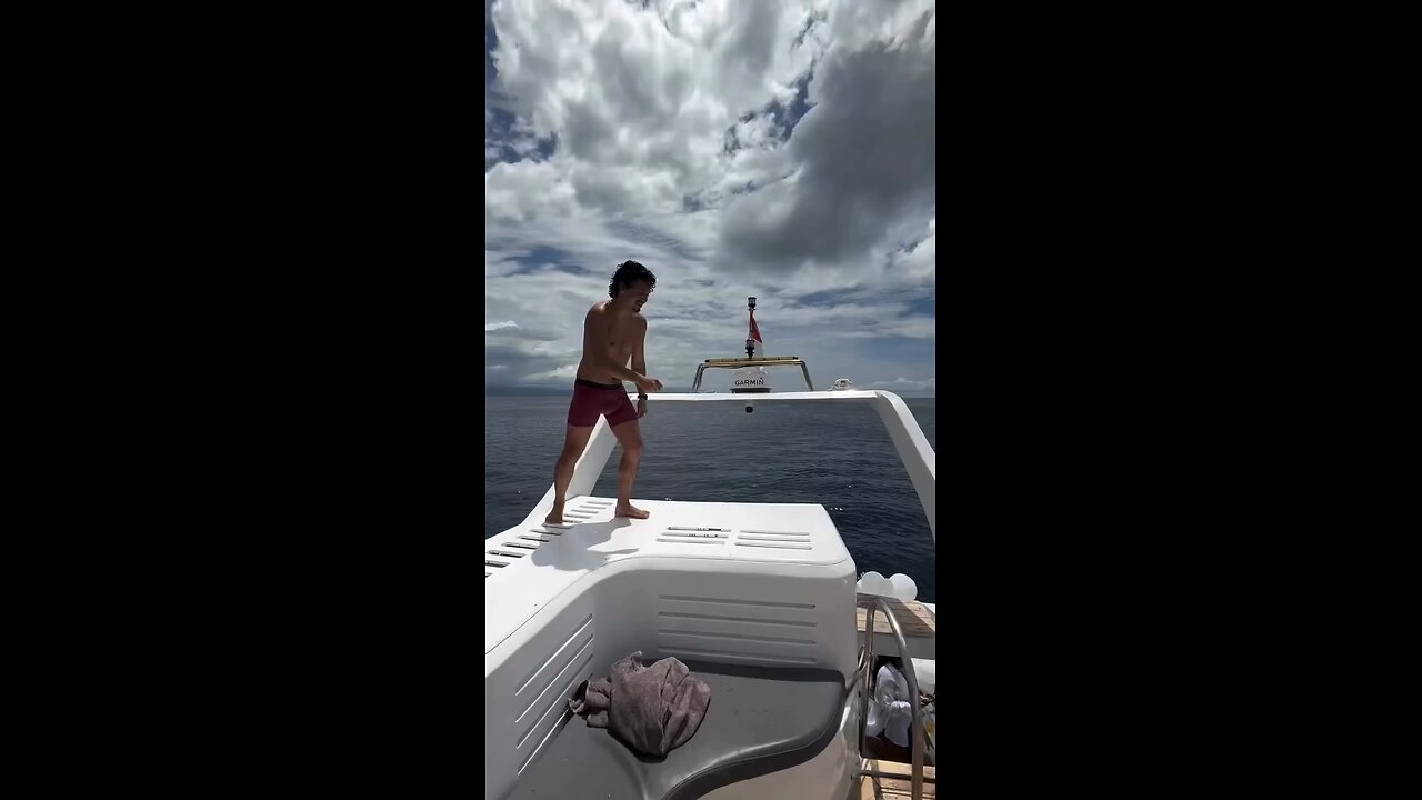 Cameraman had one job and she nailed it #ribblaster #stairslidecombo @cosmic.bbxo