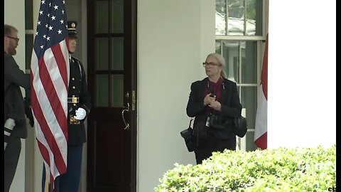 Carney Live arrival at White House
