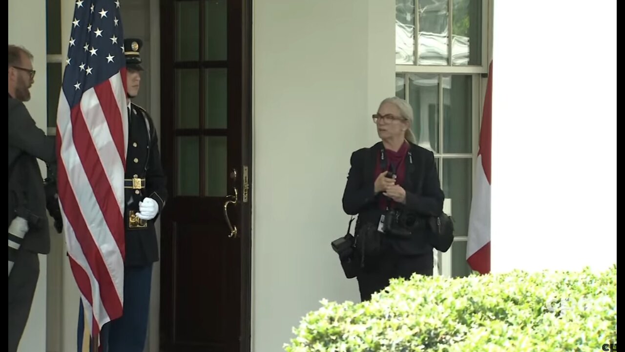 Carney Live arrival at White House