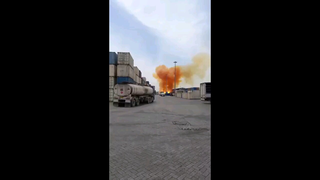 Shocking Explosion at Bandar Abbas Port | Orange Mist and Fire Before Blast #Explosion #BandarAbbas