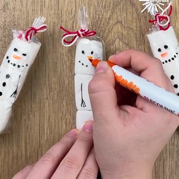 Homemade marshmallow snowmen treats⛄