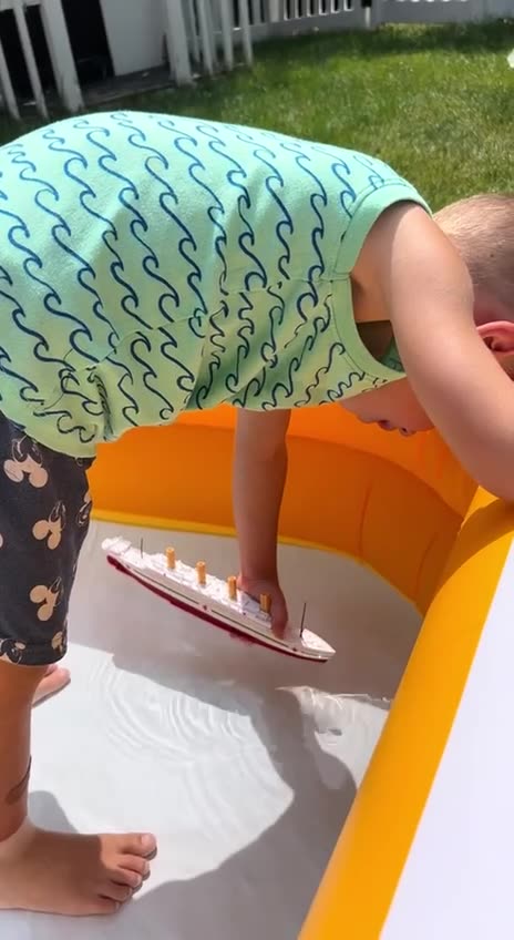 My son is playing titanic 🙄