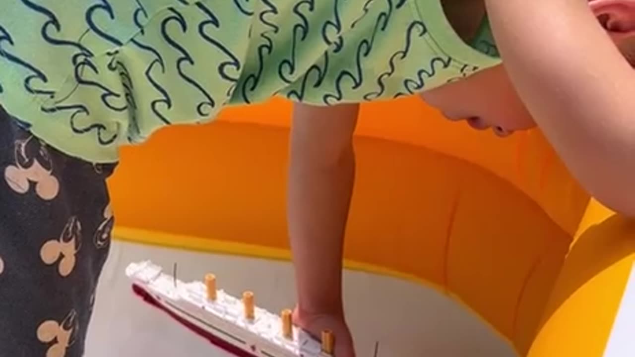 My son is playing titanic 🙄