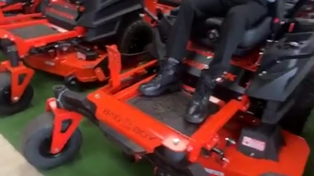 Buying a New Bad-Boy Mower/Compre Maquina Nueva