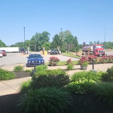 HAPPY MOTHERSDAY....BAD DAY THOUGH #ourtruckinglife #reallifetruckers #truckdriver #atruckerslife