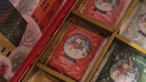 60 counts of vintage 2000 Tea Comforts Merry Christmas tin.