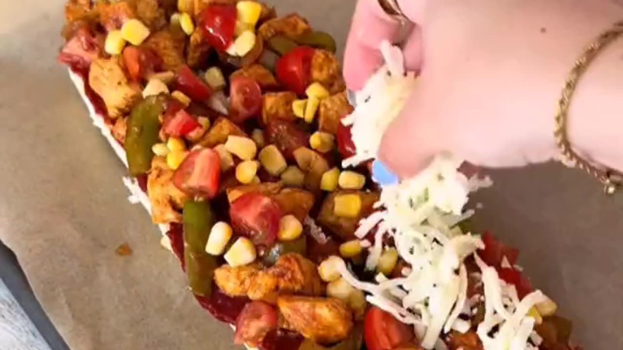Making bread with chicken and cheese, pepper and corn, as a topping