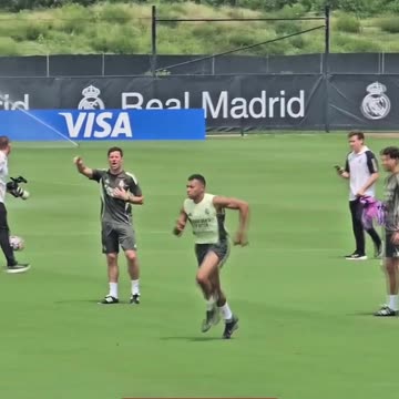 Rodrygo getting the Rudiger treatment