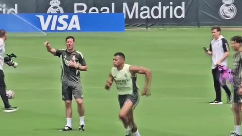 Rodrygo getting the Rudiger treatment